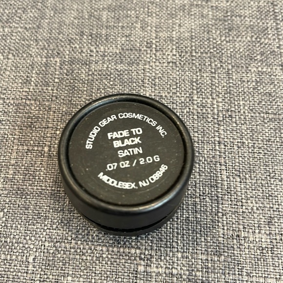 Studio Gear “Fade to Black” Eyeshadow - Picture 3 of 3